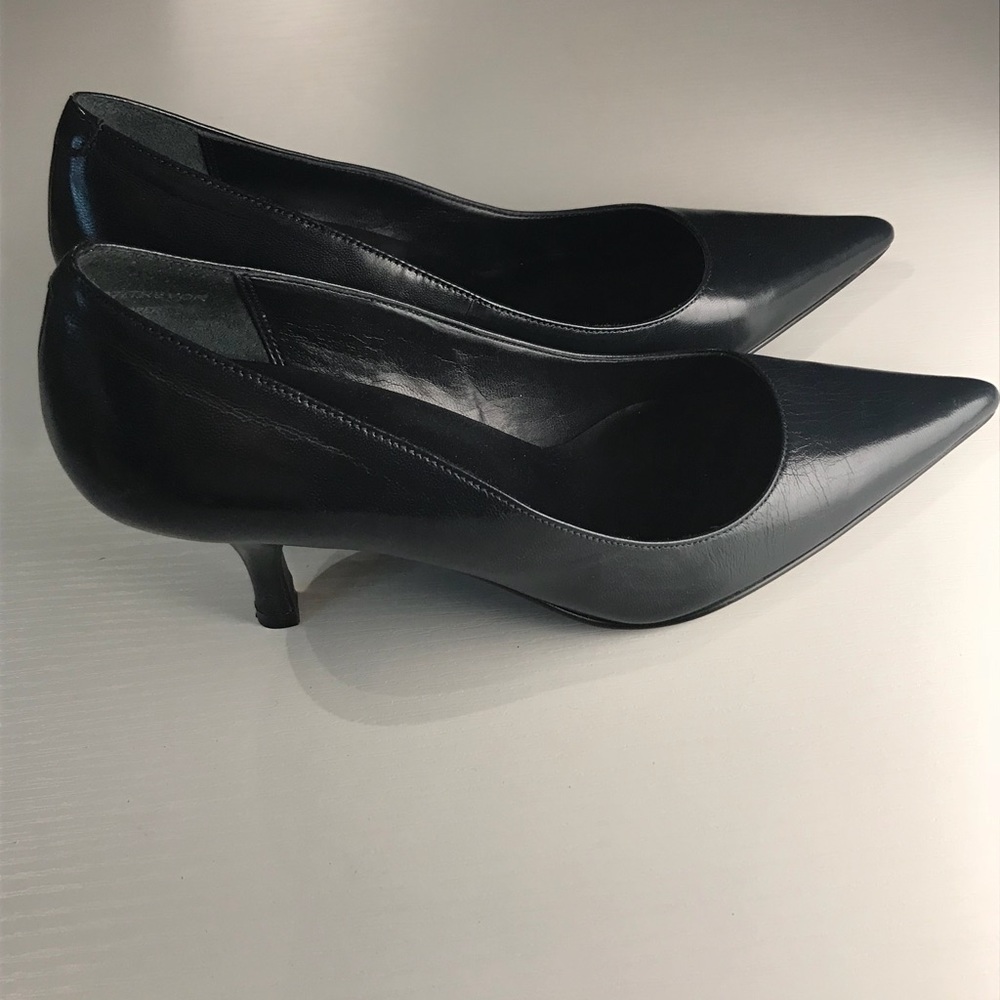 NWOT Michael Shannon Navy Heels